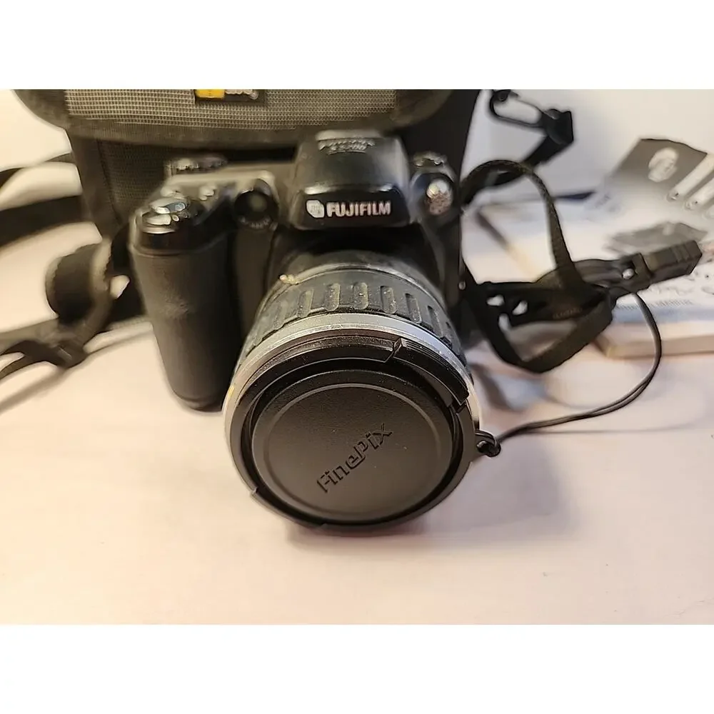Fujifilm FinePix S5200 Digital Camera – 5.1MP 10x Optical Zoom Case/owners Man